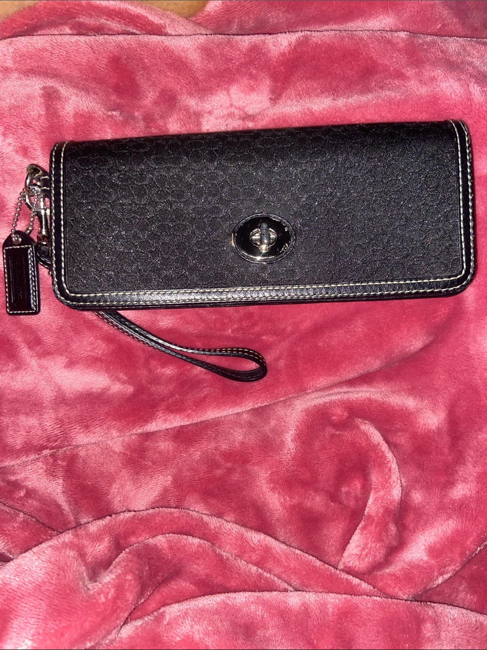 Coach Y2K Lurex Signature Turnlock Wristlet Clutch EUC